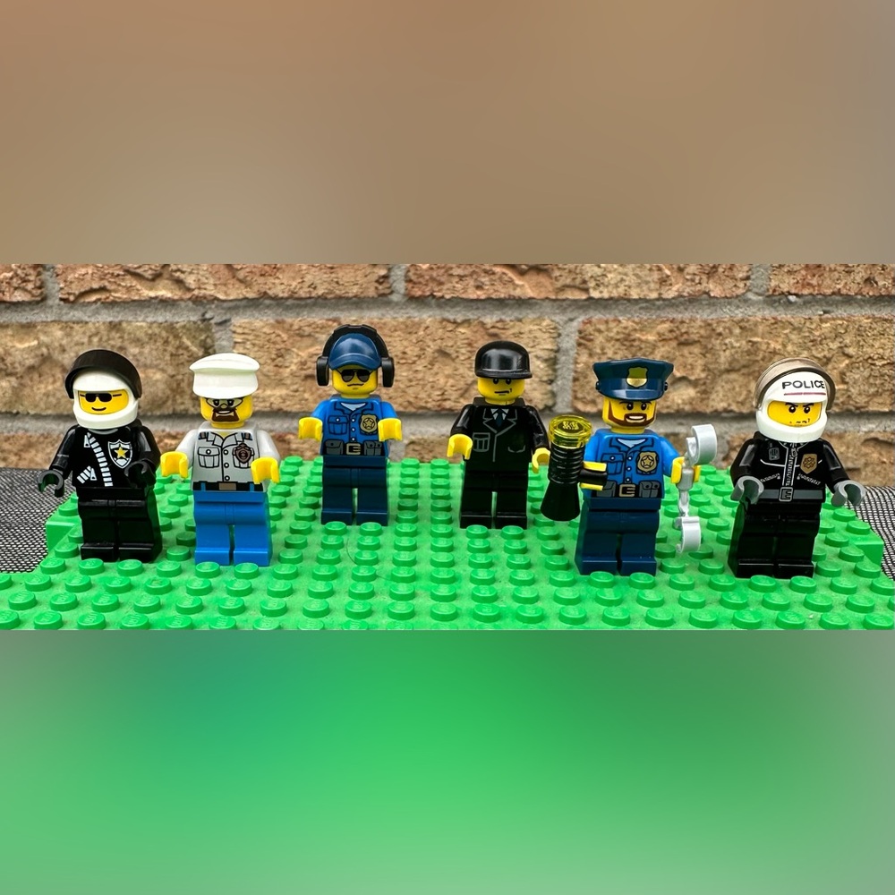LEGO City Police Minifigures Bundle - Officers with Blue;Black;& White Uniforms